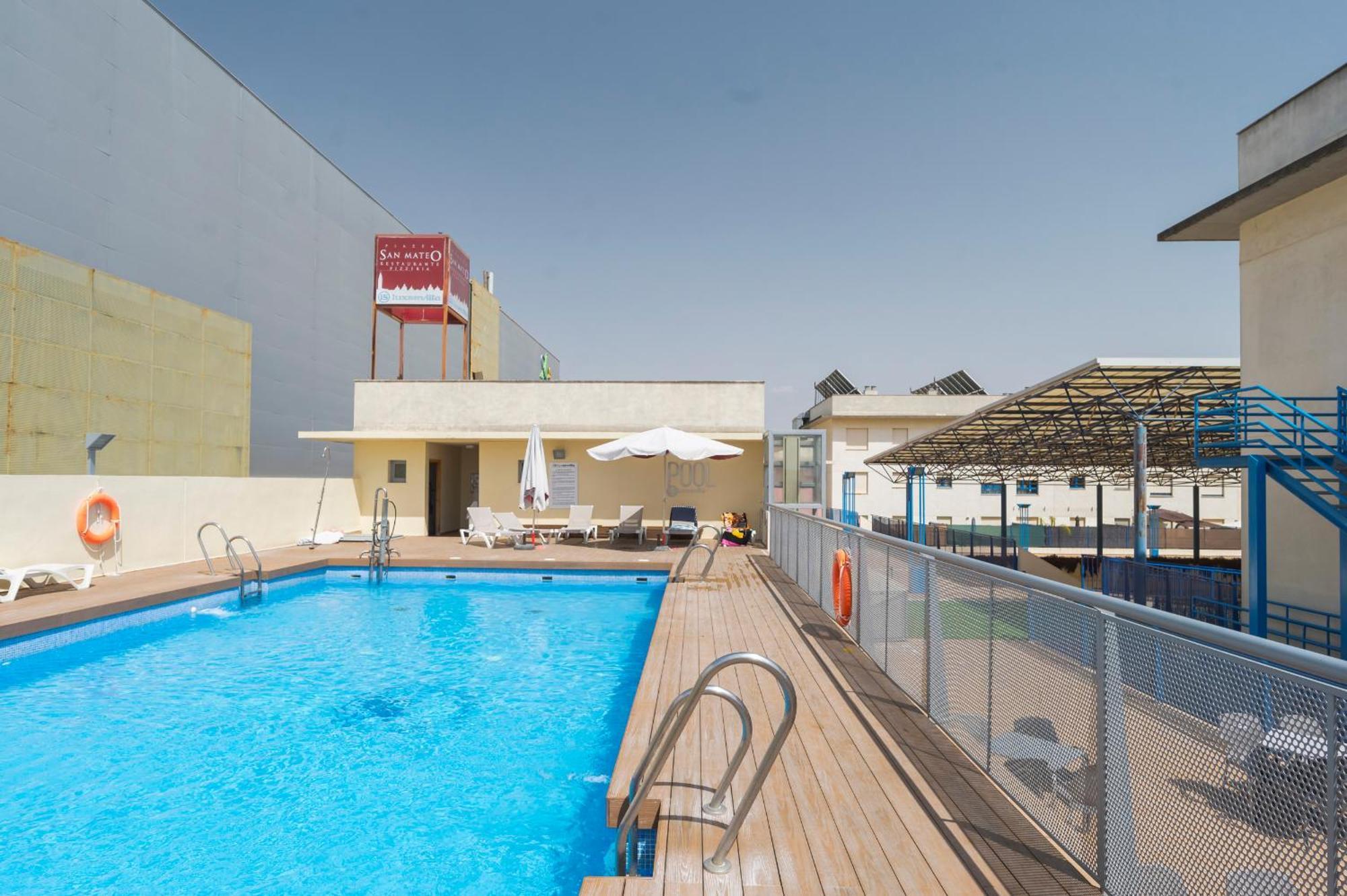 Aticos Lux Sevilla Piscina Parking Bormujos Exterior photo