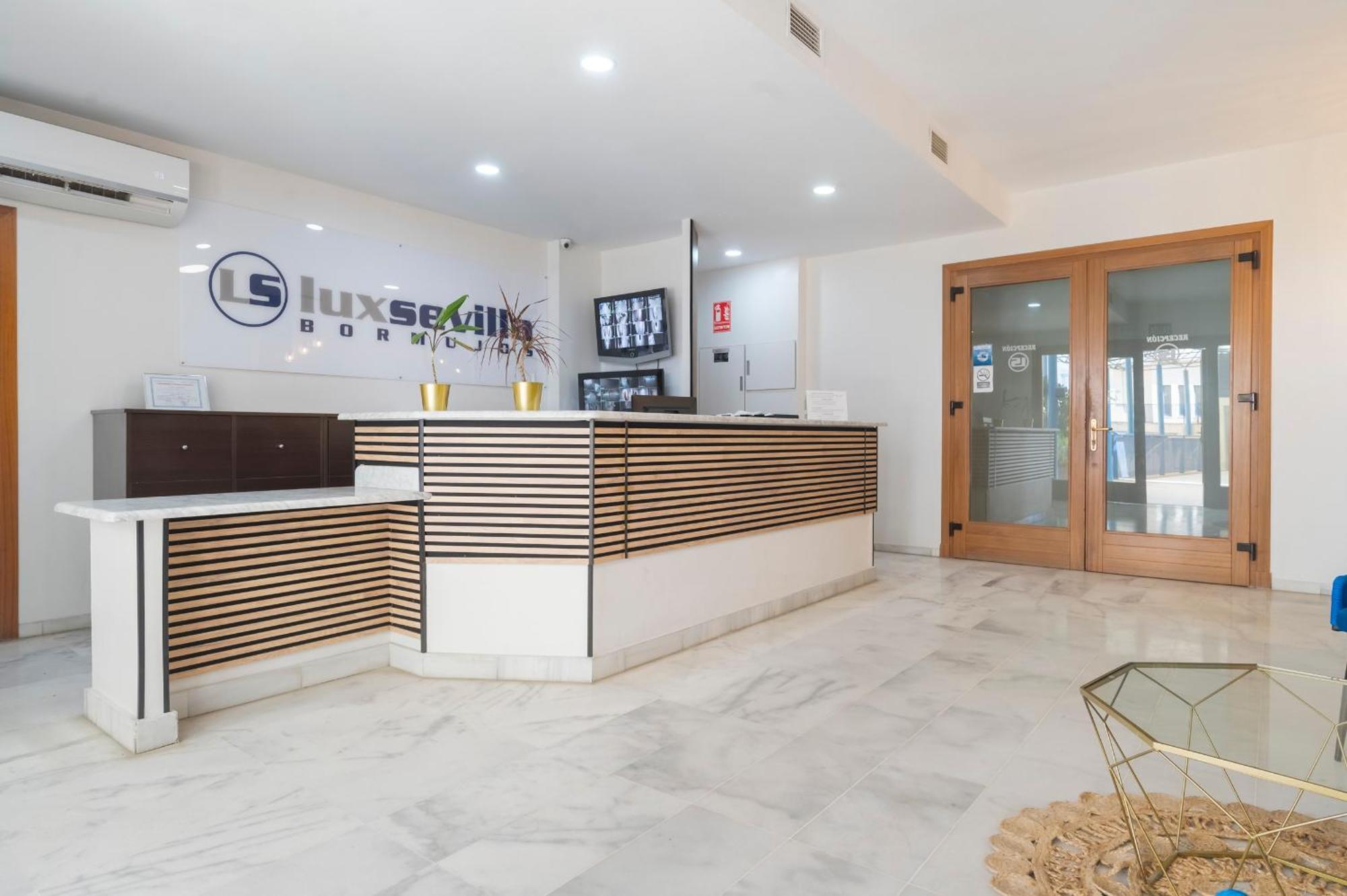 Aticos Lux Sevilla Piscina Parking Bormujos Exterior photo