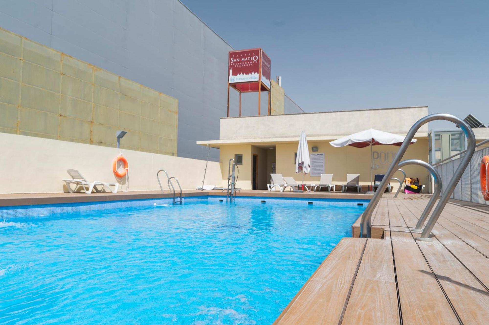 Aticos Lux Sevilla Piscina Parking Bormujos Exterior photo